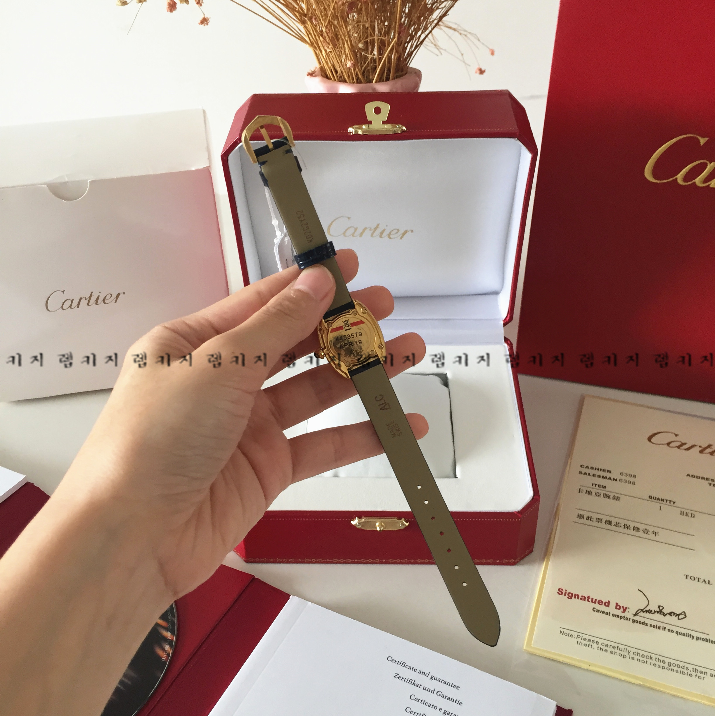 까르띠에 베누아 금장 가죽시계