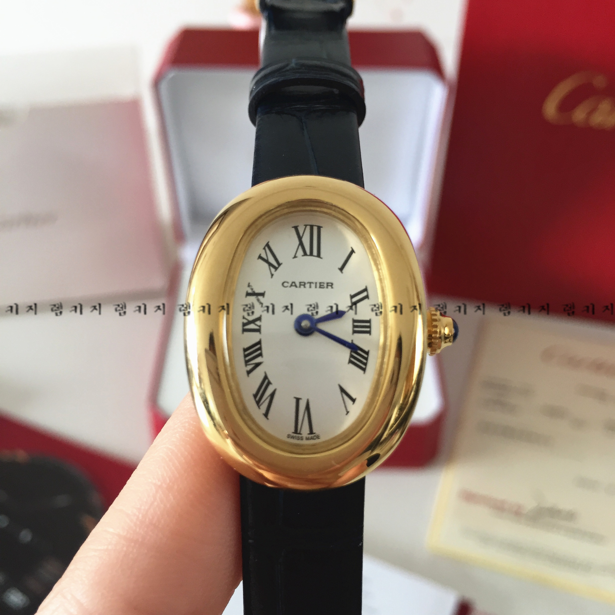까르띠에 베누아 금장 가죽시계