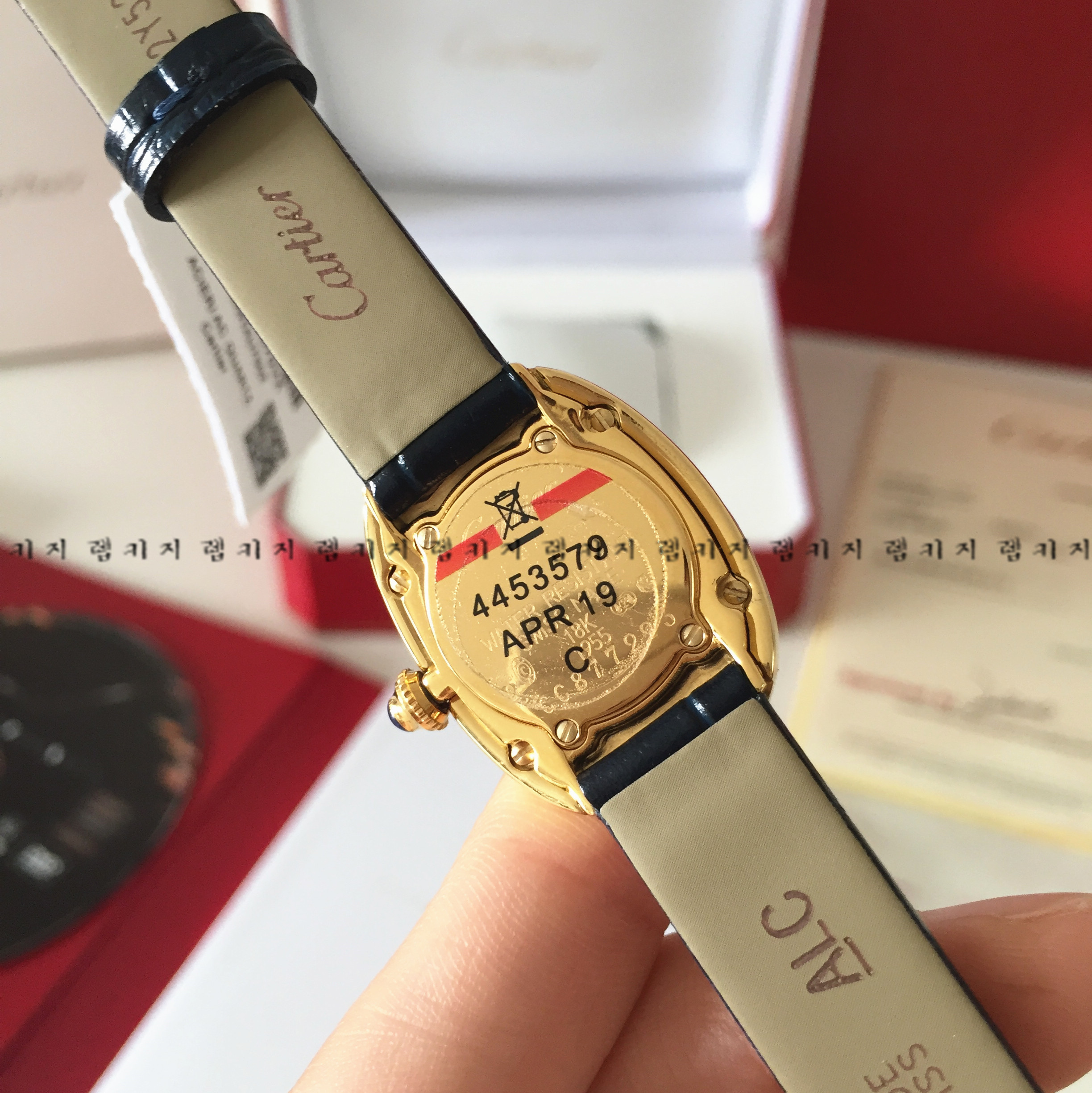 까르띠에 베누아 금장 가죽시계