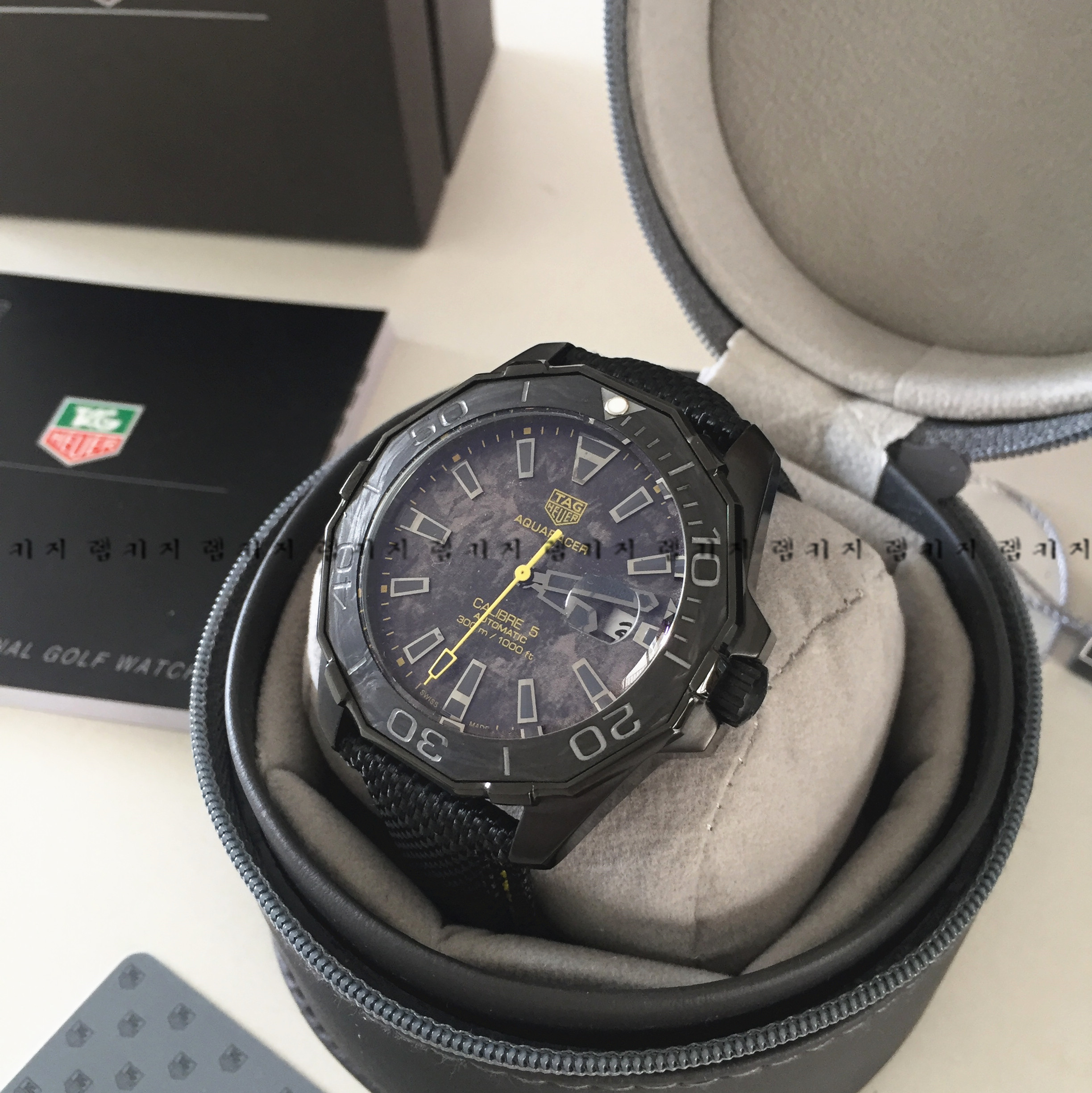 태그호이어 까레라 카본 리미티드에디션 가죽시계