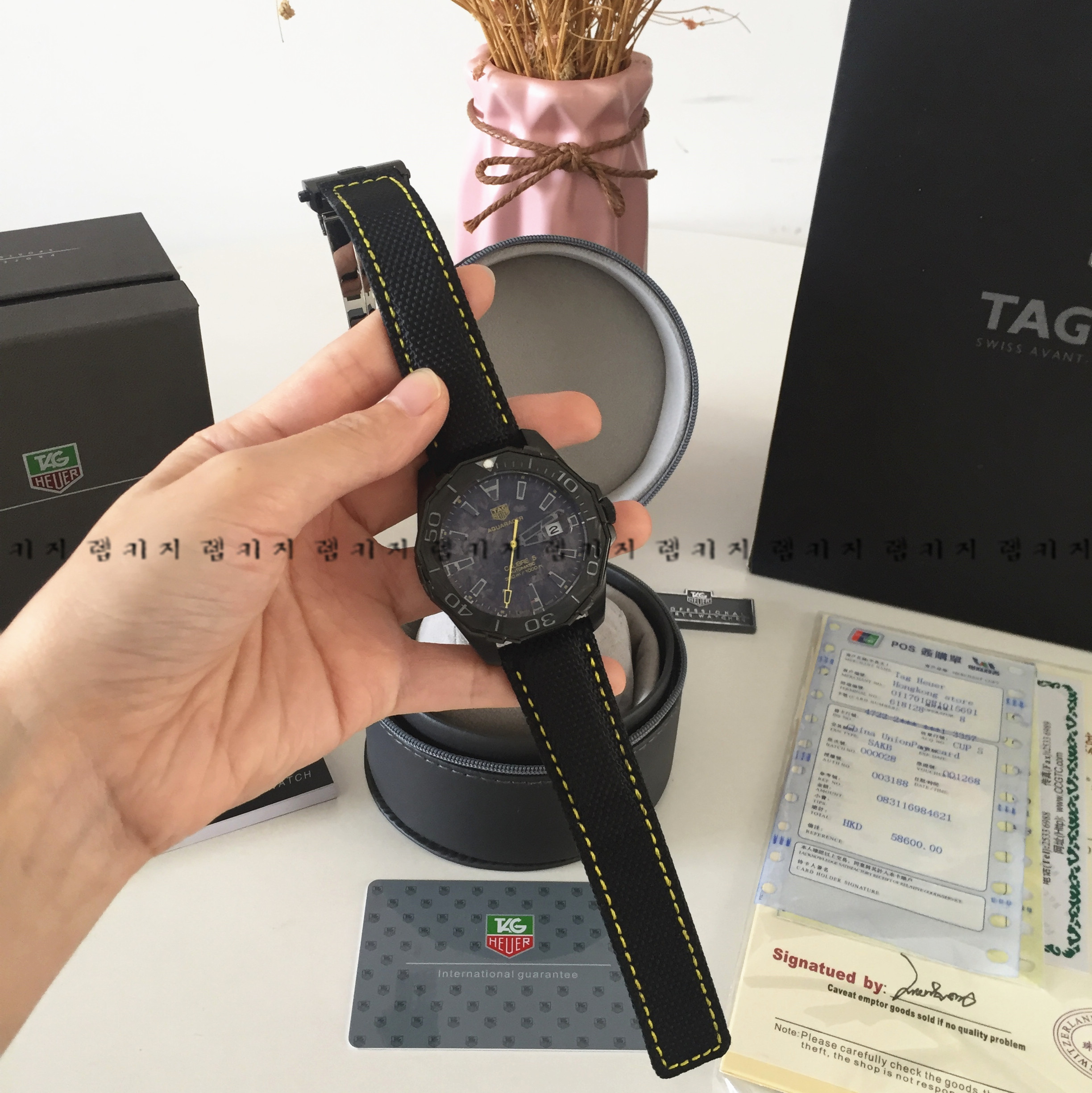 태그호이어 까레라 카본 리미티드에디션 가죽시계