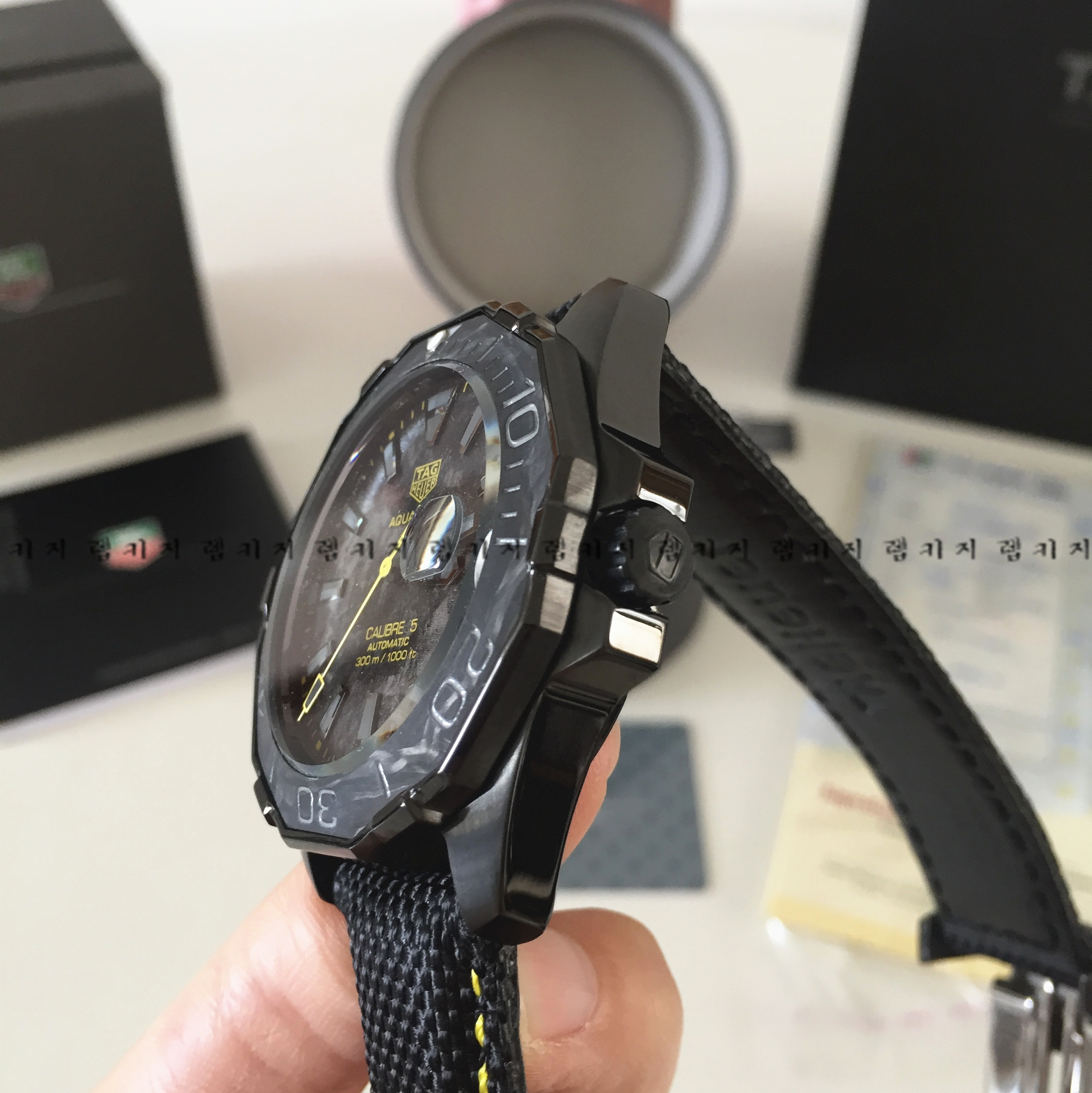 태그호이어 까레라 카본 리미티드에디션 가죽시계