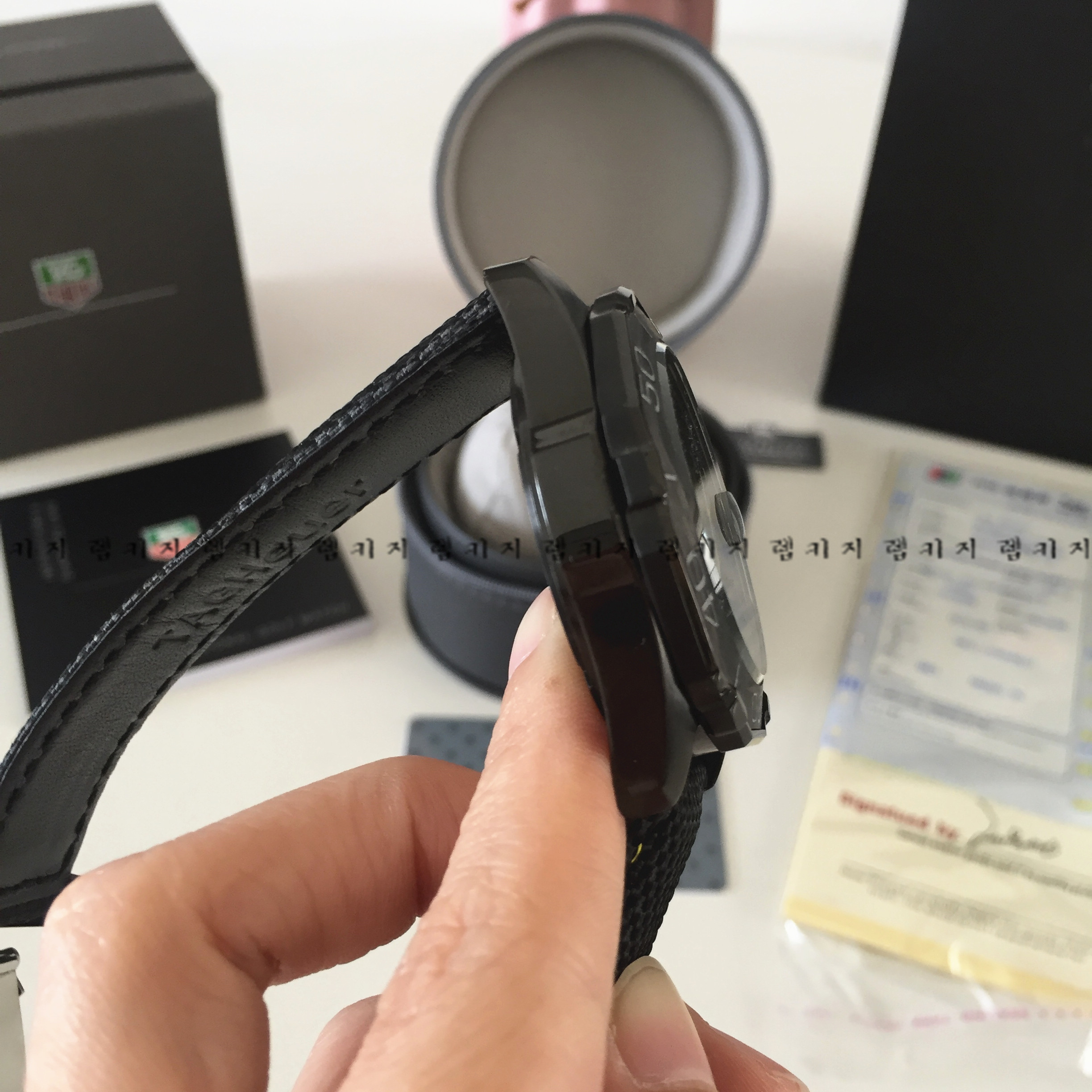 태그호이어 까레라 카본 리미티드에디션 가죽시계