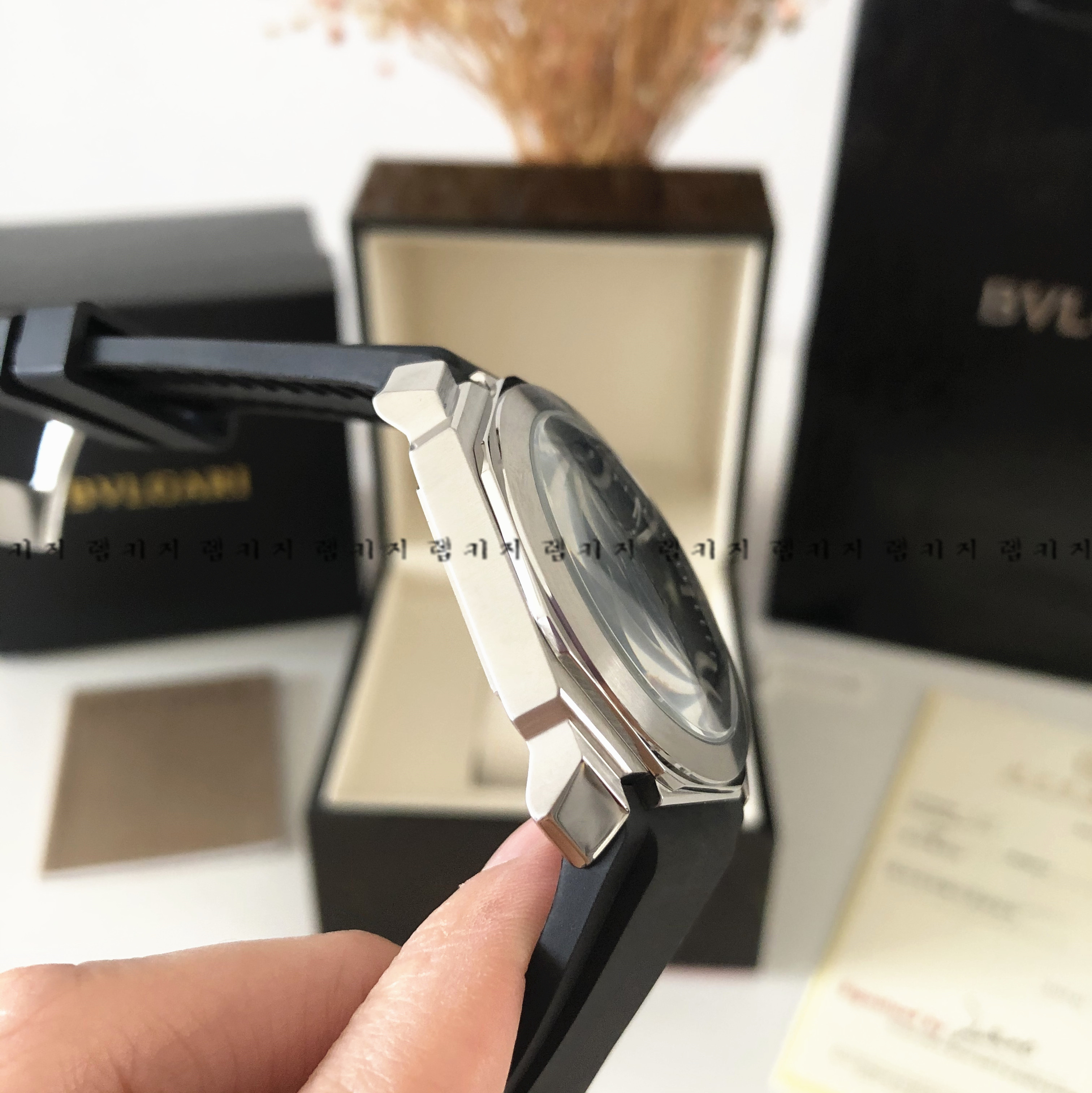 불가리 옥토 솔로템포 은장 우레탄시계