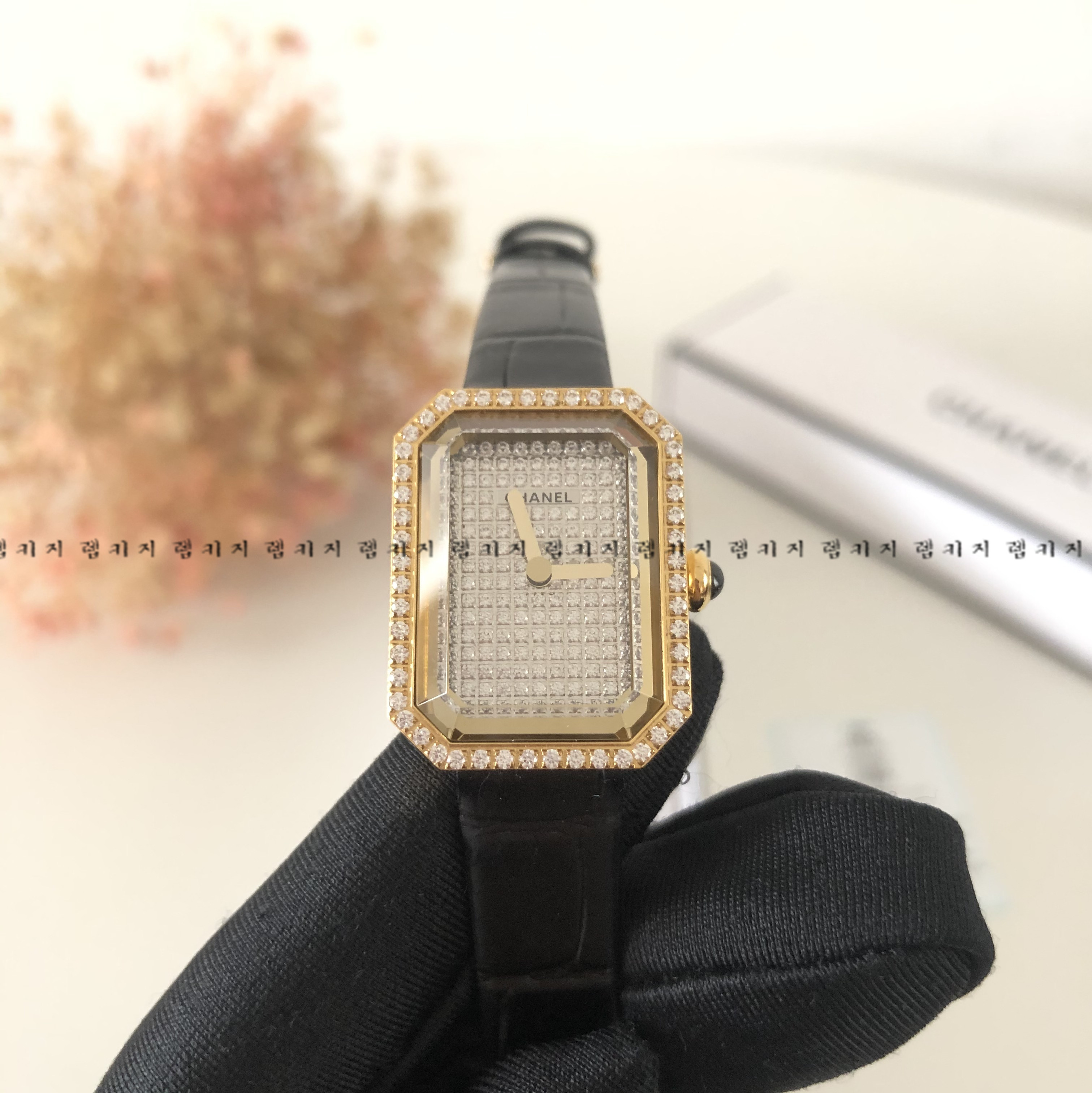 샤넬 보이프렌드 다이아 큐빅 여성 가죽시계