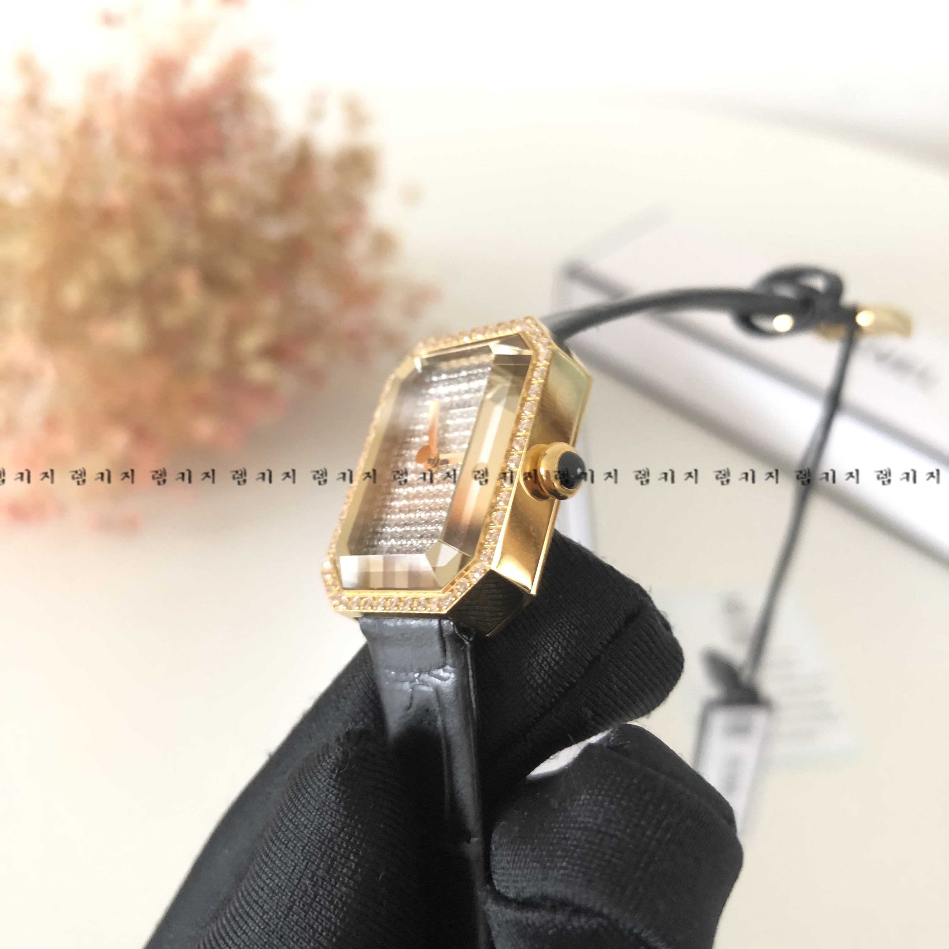 샤넬 보이프렌드 다이아 큐빅 여성 가죽시계