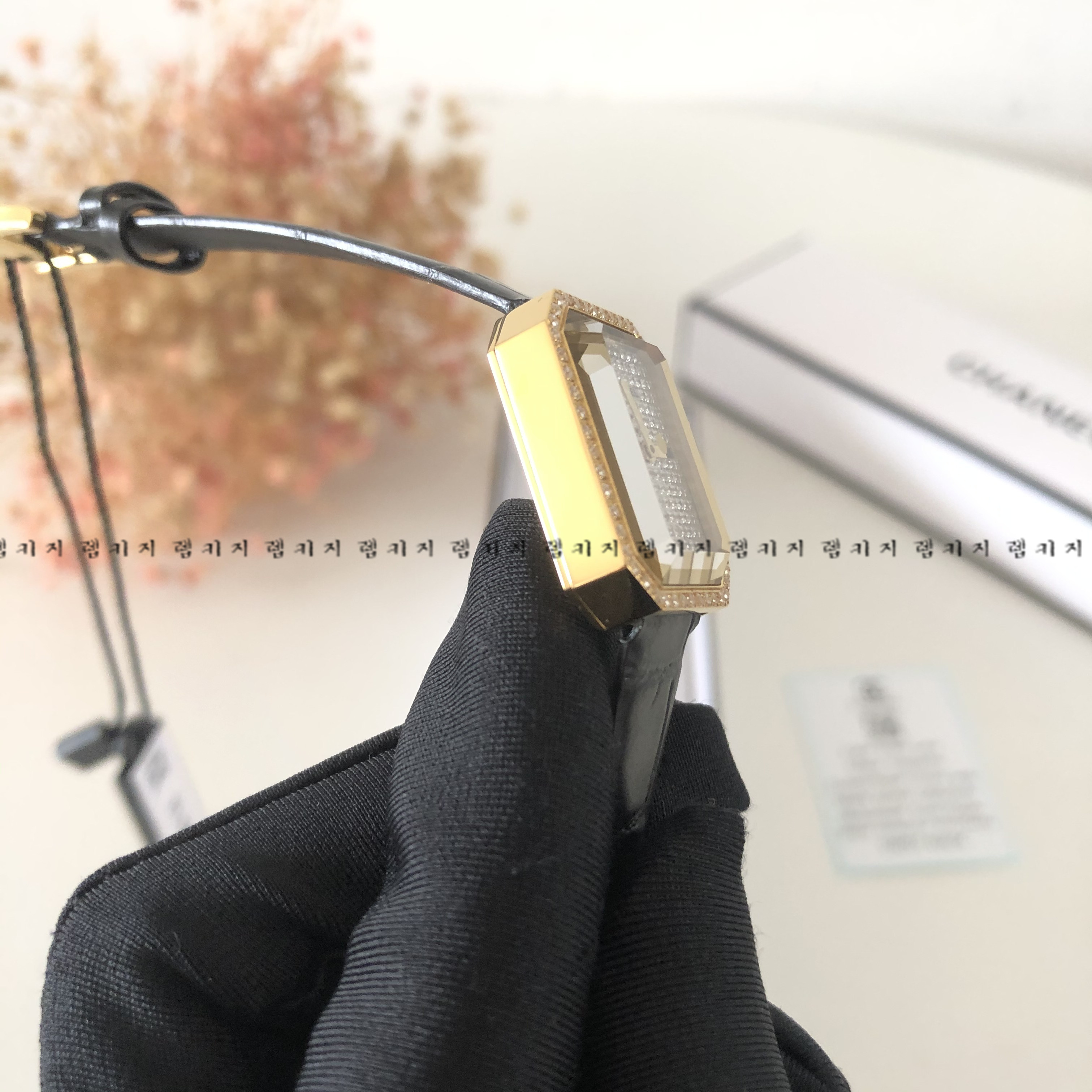 샤넬 보이프렌드 다이아 큐빅 여성 가죽시계