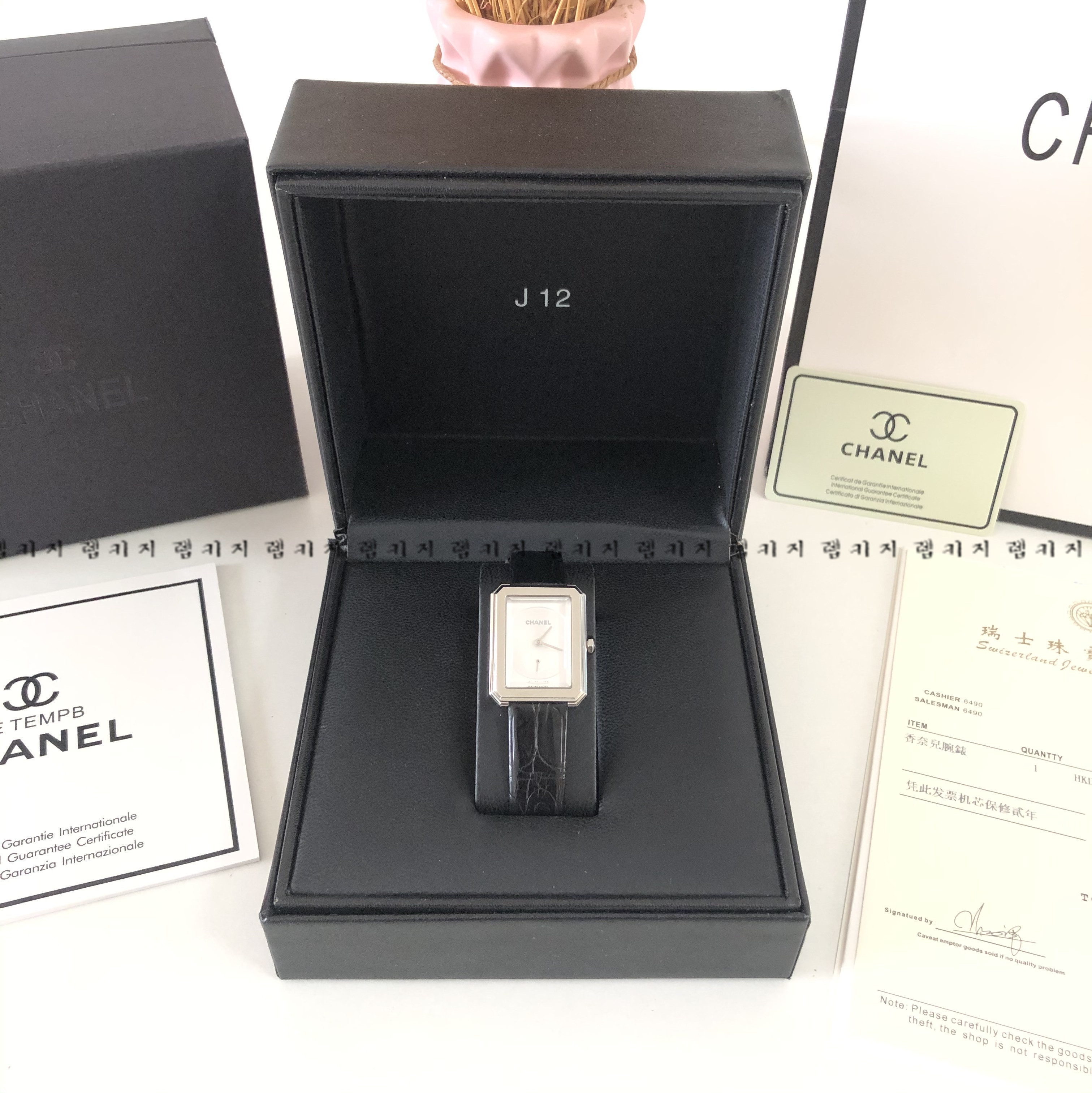 샤넬 보이프렌드 화이트다이얼 은장 여성 가죽시계