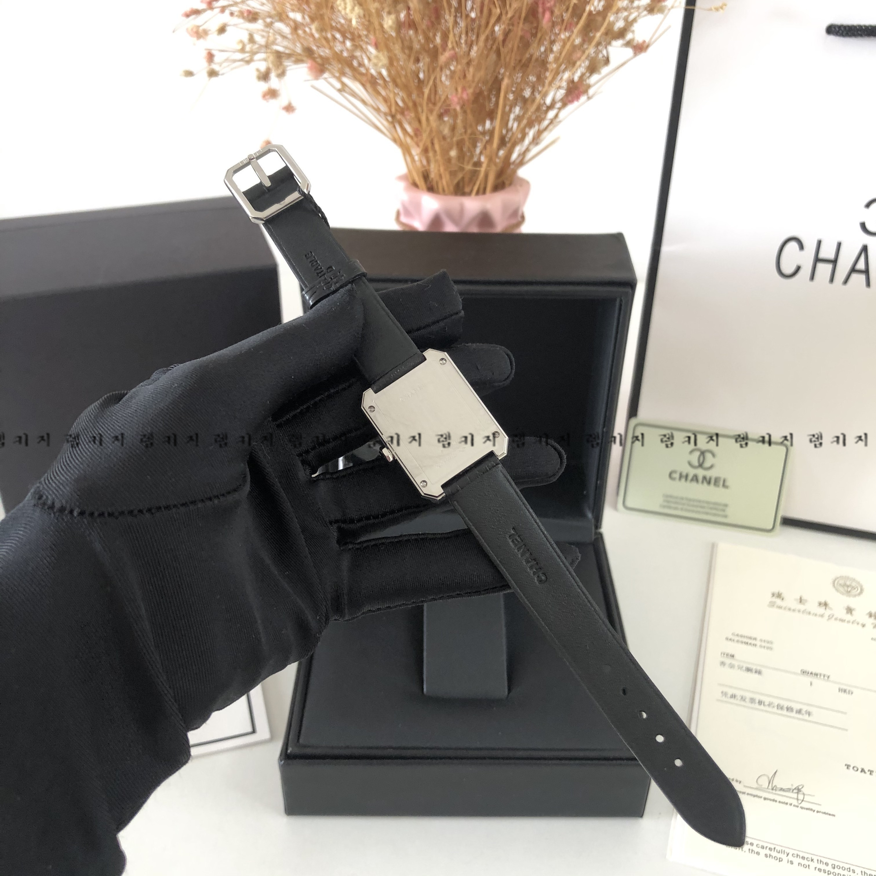 샤넬 보이프렌드 화이트다이얼 은장 여성 가죽시계