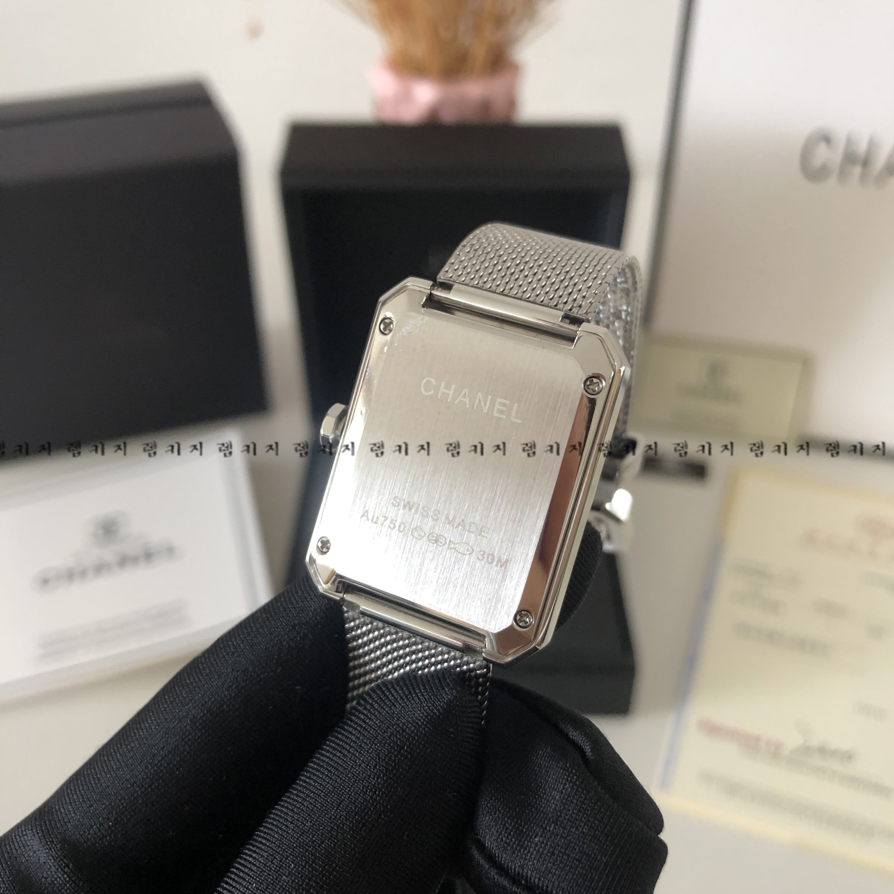샤넬 보이프렌드 블랙다이얼 은장 여성 메탈시계