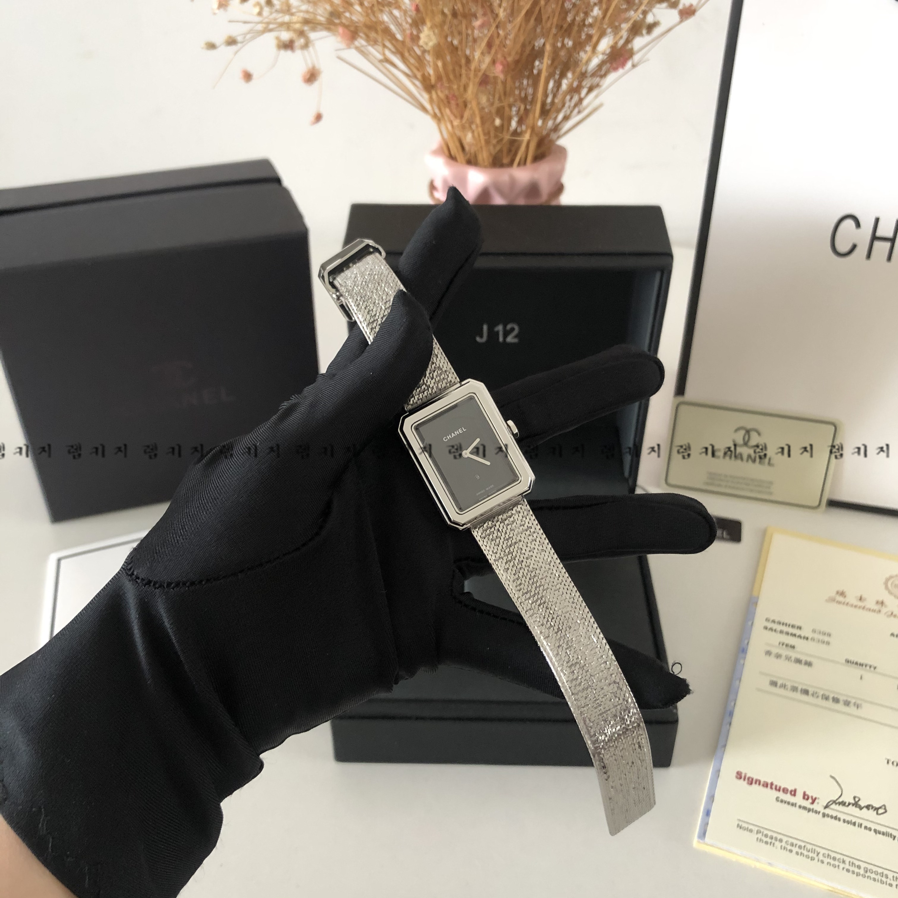 샤넬 보이프렌드 블랙다이얼 은장 여성 메탈시계