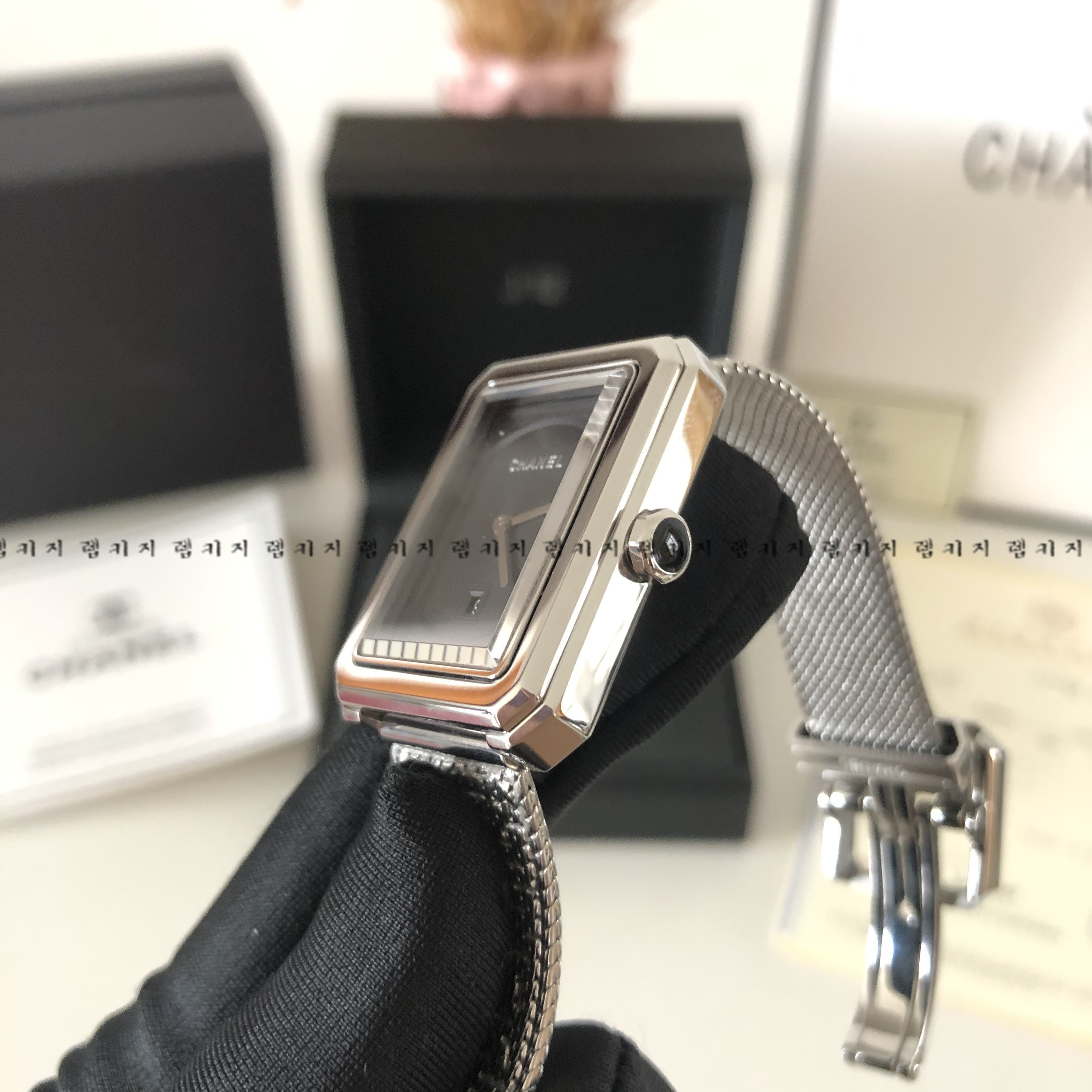 샤넬 보이프렌드 블랙다이얼 은장 여성 메탈시계