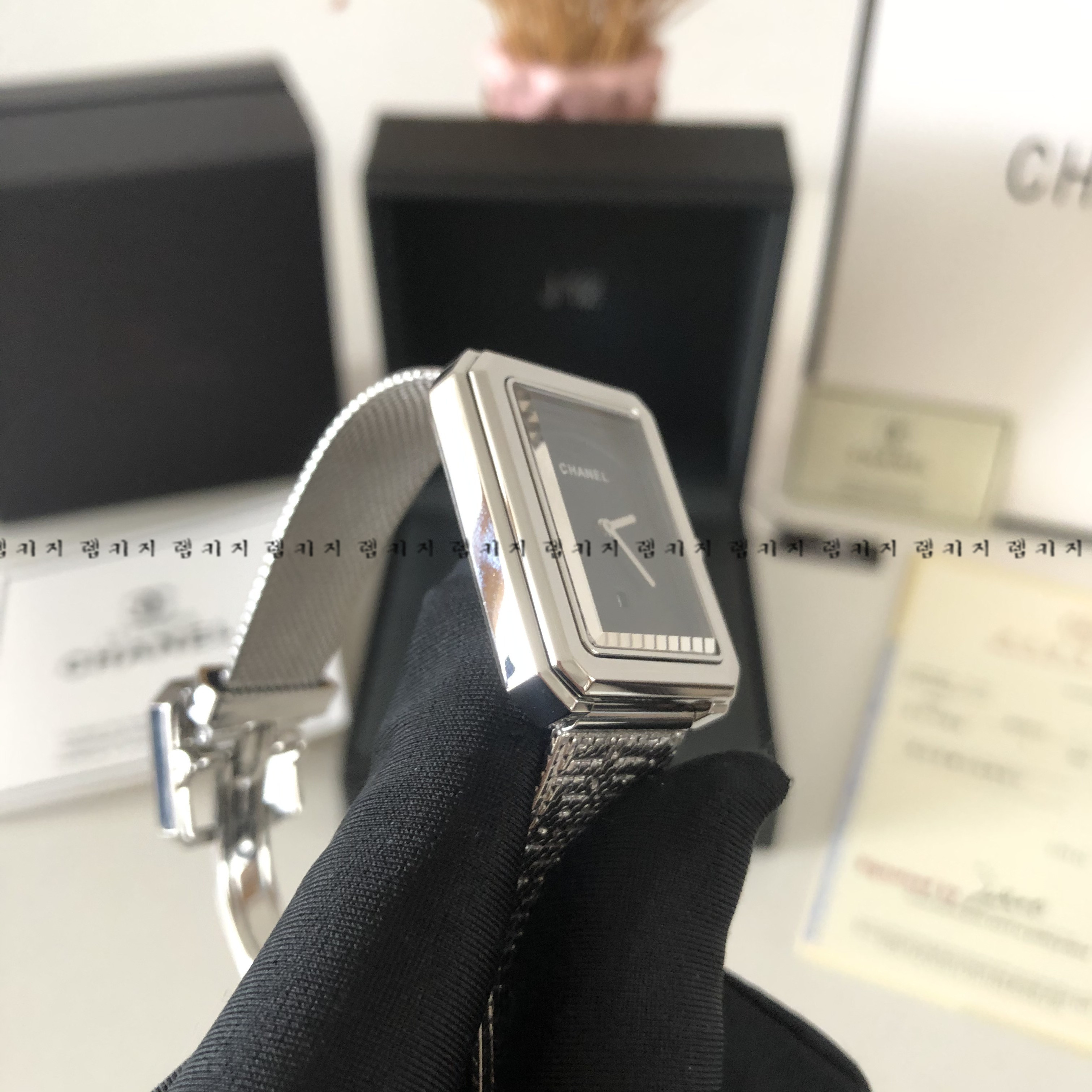 샤넬 보이프렌드 블랙다이얼 은장 여성 메탈시계