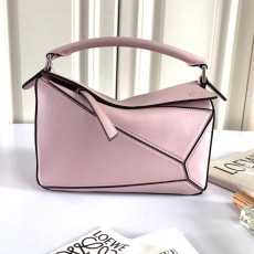 로에베 클래식 카프스킨 가죽 퍼즐 핑크 스몰 숄더백