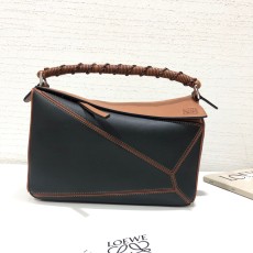 로에베 클래식 카프스킨 가죽 퍼즐 엣지  숄더백