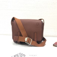로에베 밀리터리 소프트 카프스킨 브라운 메신저백