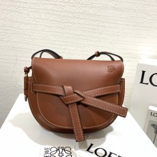 로에베 소프트 카프스킨 스몰 진 브라운 게이트백