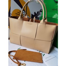 보테가베네타 아르코 인트레치아토 베이지 토트백