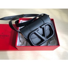 발렌티노 Garavani Vsling MAXI 스몰 블랙 숄더백