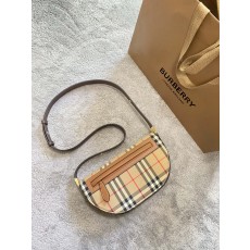 버버리 Olympia 겨드랑이가방