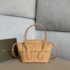 보테가 아르코 핸드백