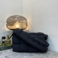 보테가 Cassette Bag