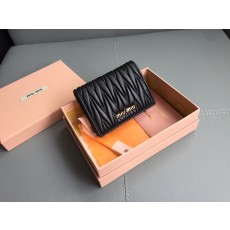 미우미우 블랙 마틀라쎄 반지갑 5MV204