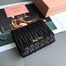 미우미우 마테라쎄 가죽 지갑 5MH016