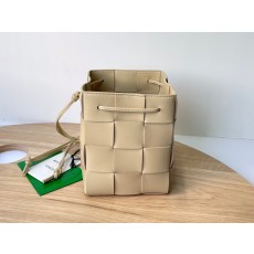 보테가베네타 카세트