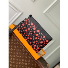 루이비통 LV X YK POCHETTE TO GO M82019