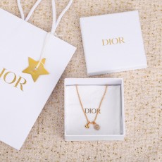 디올 목걸이