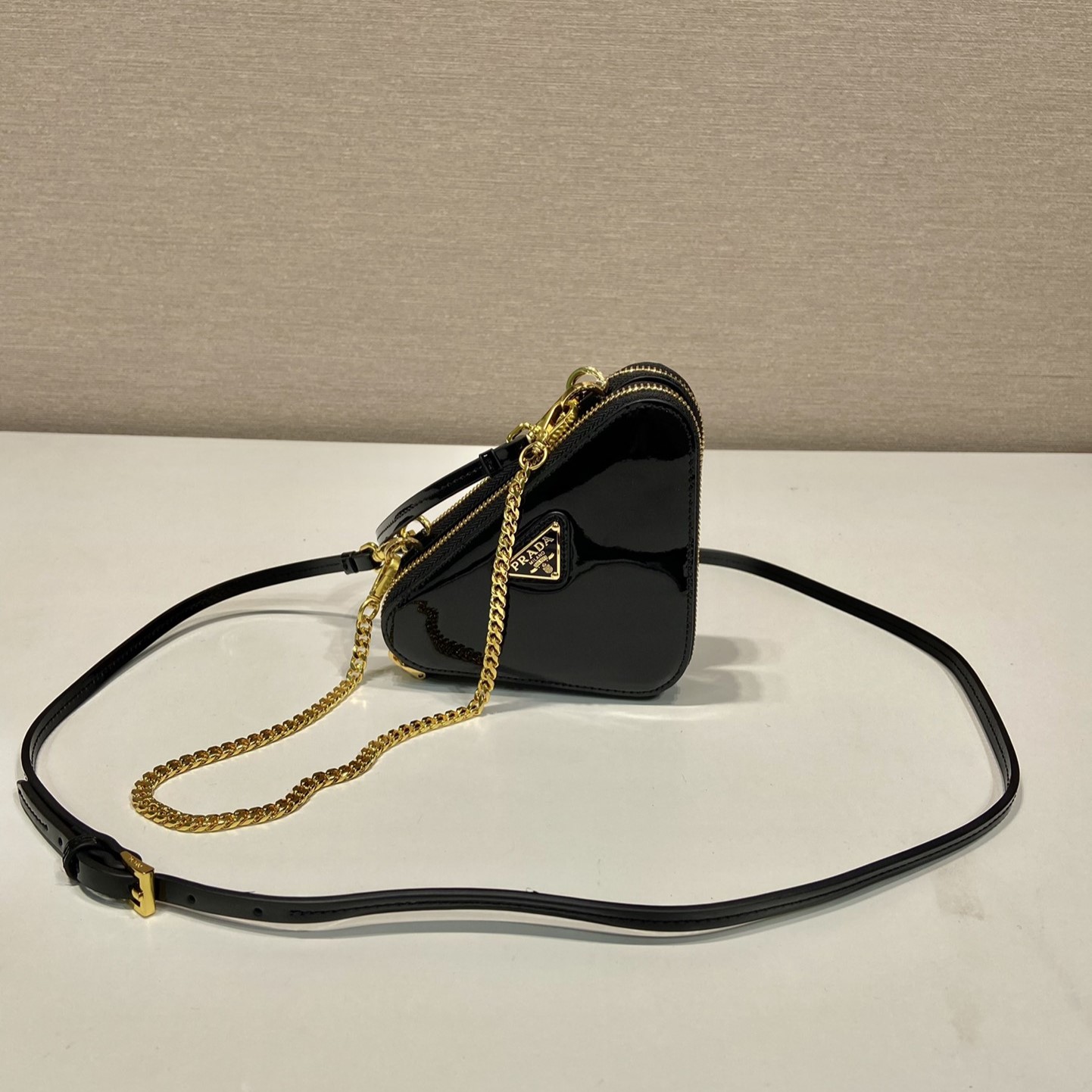 프라다 크로스백 트라이앵글 파우치백