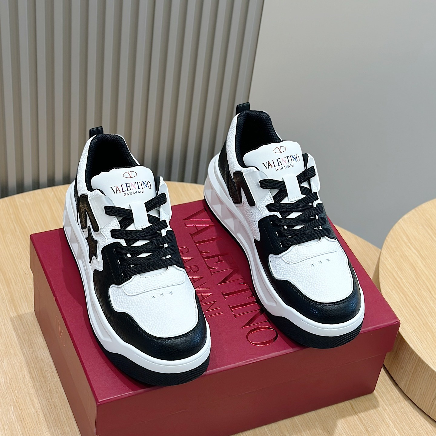 발렌티노 스니커즈 남녀공용