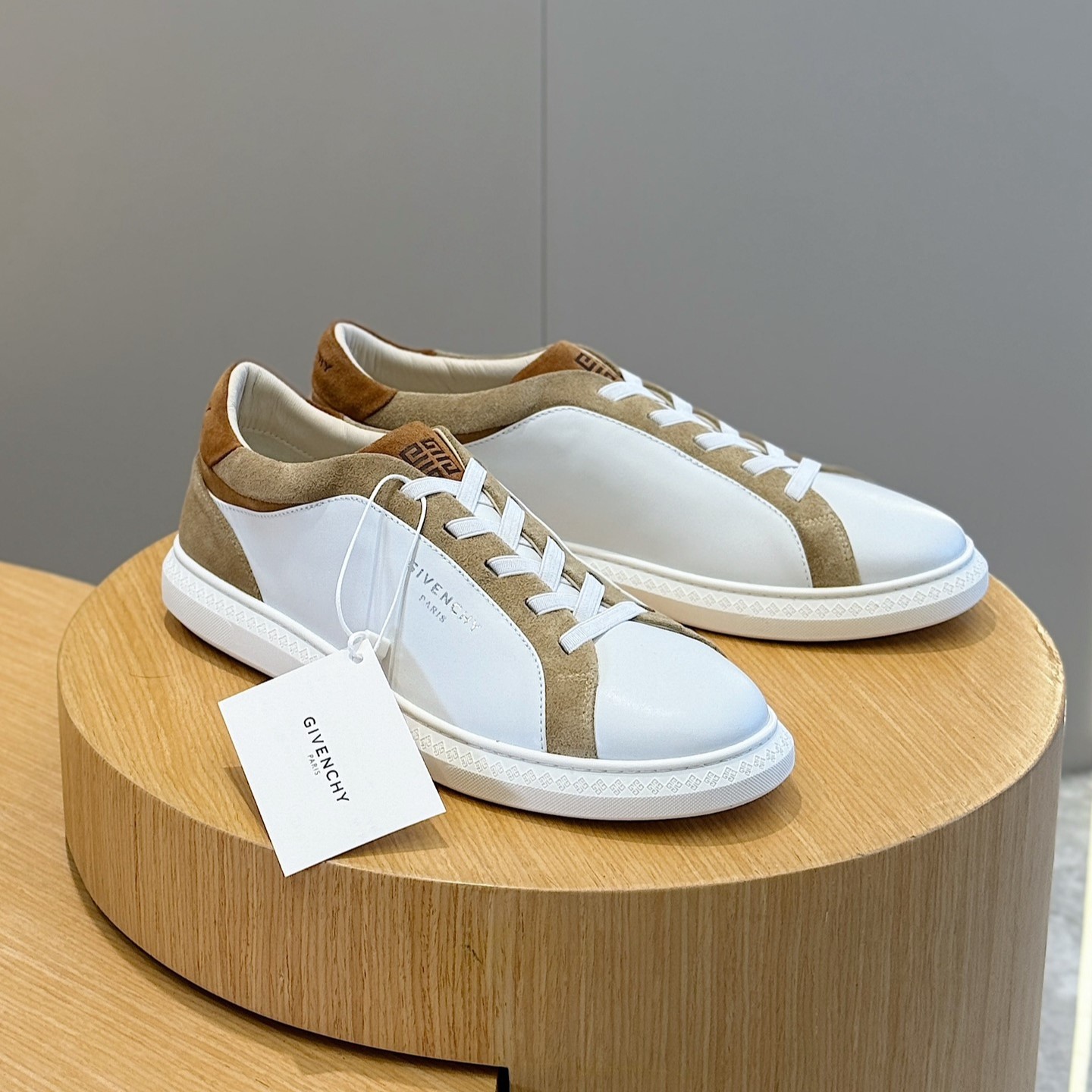 지방시 스니커즈 남성