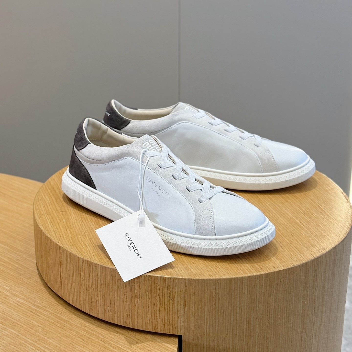 지방시 스니커즈 남성