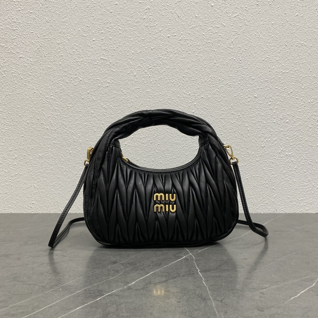 미우미우 숄더백 마틀라쎄 완더 호보백 (고급)