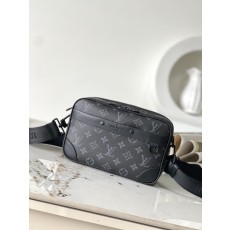 루이비통 크로스백 알파 메신저 M46955
