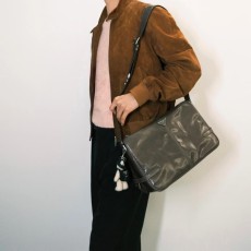 프라다 숄더백 스웨이드