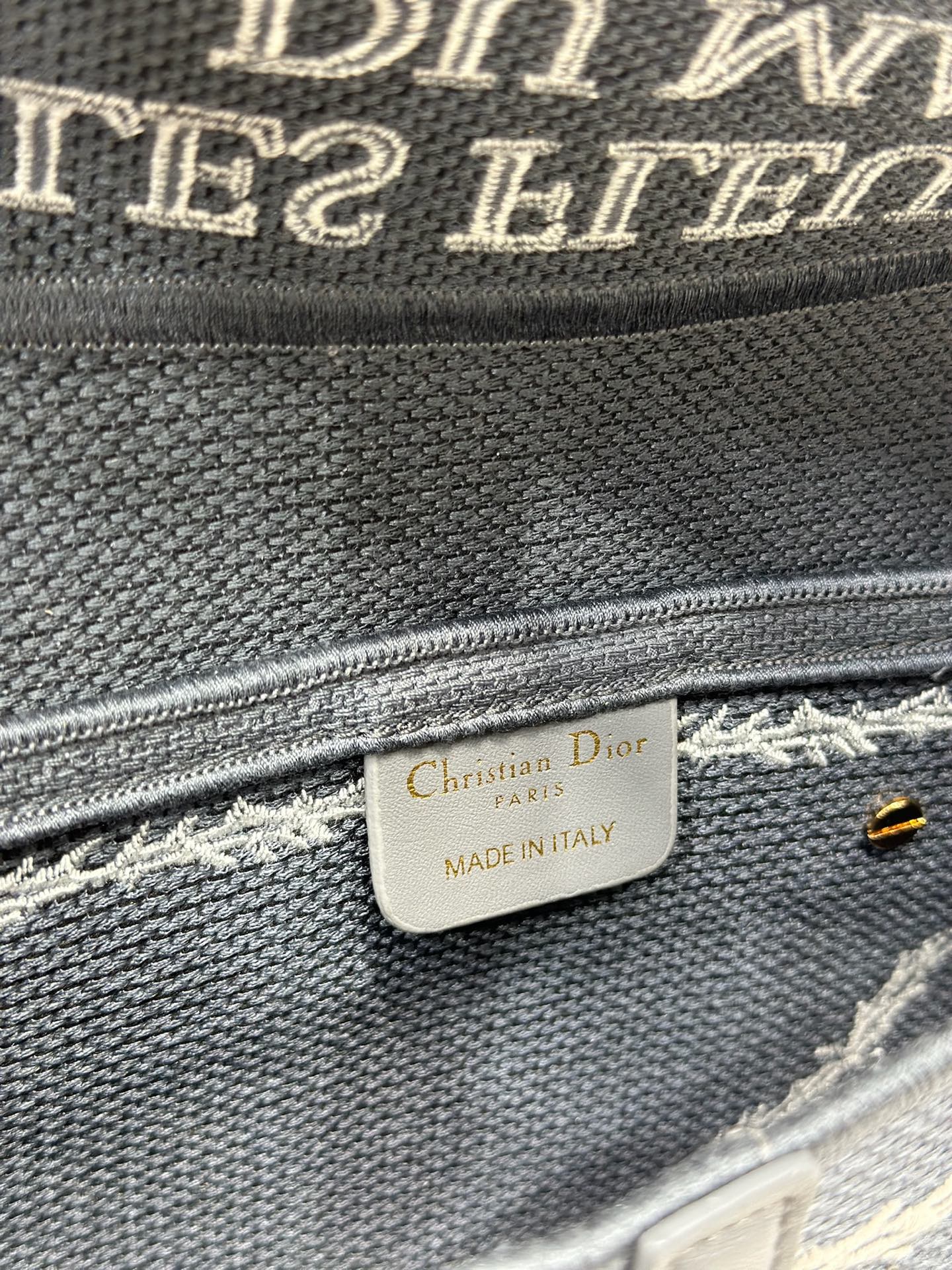 d454c47495999d203b7ec3118dac1bd8_1779197421_5588_1779197443.jpg