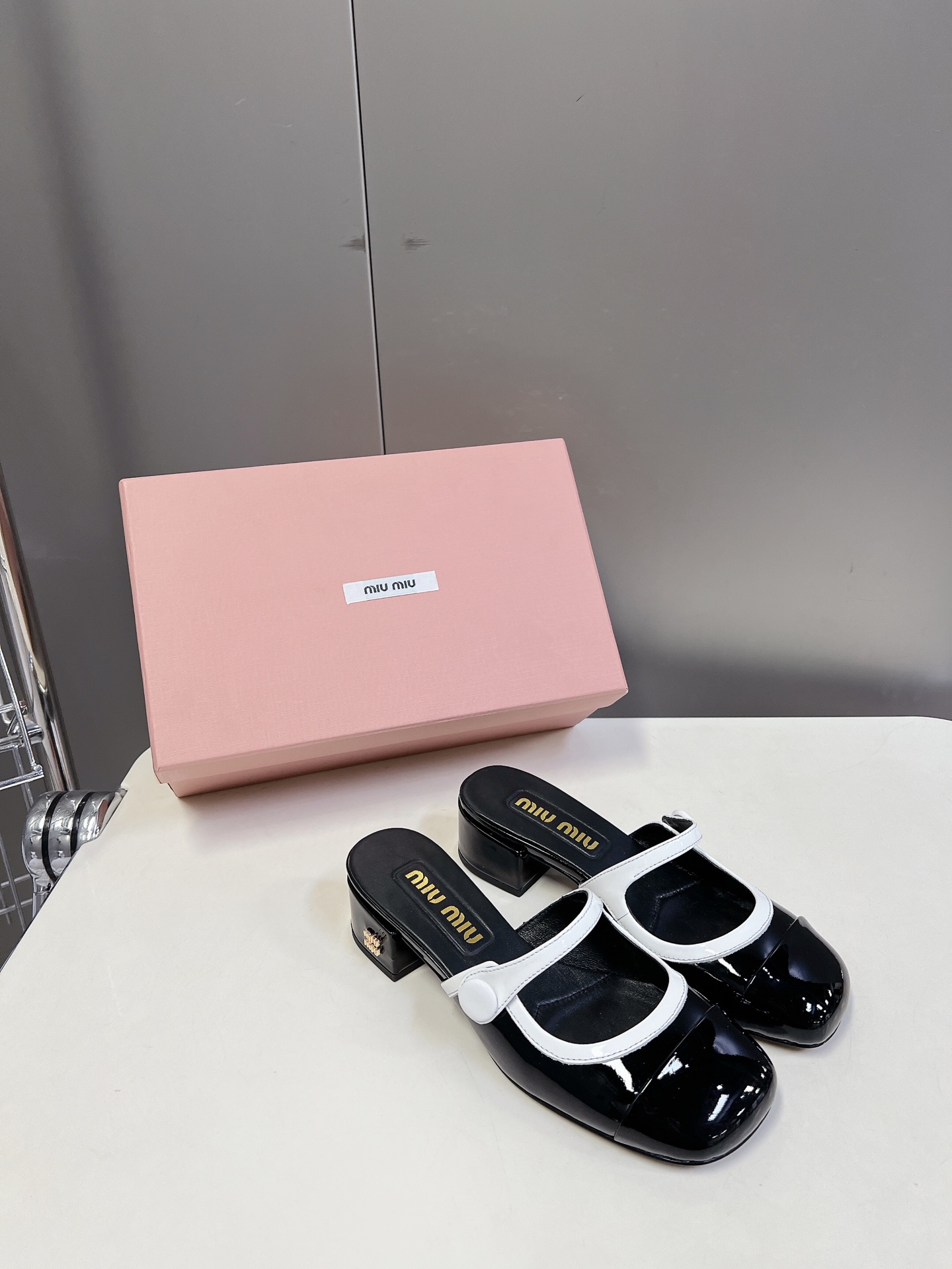 miumiu 미우미우 페이던트 가죽 펌프스 뮬 슬리퍼 샌들 여성 구두 신발