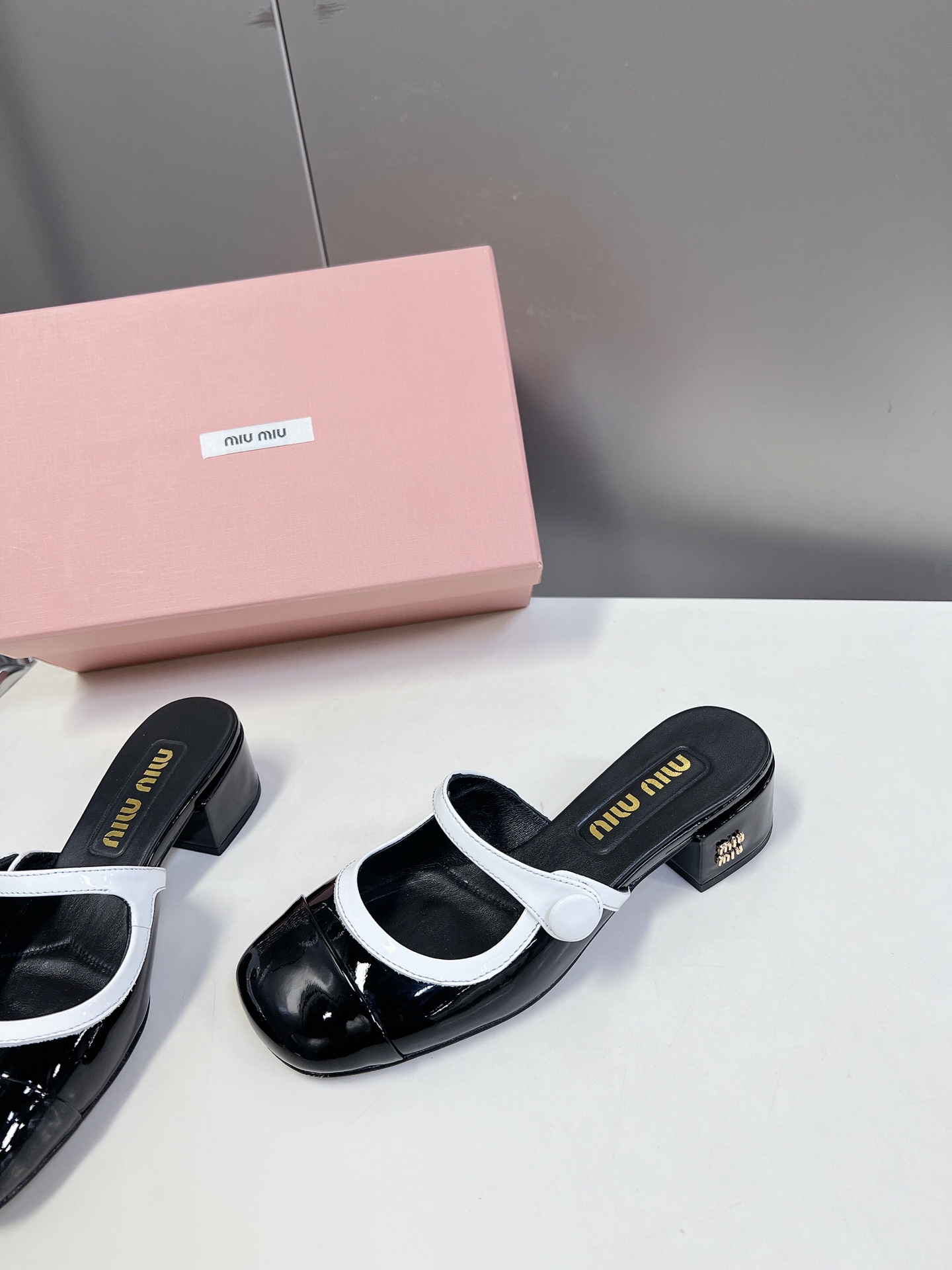 miumiu 미우미우 페이던트 가죽 펌프스 뮬 슬리퍼 샌들 여성 구두 신발