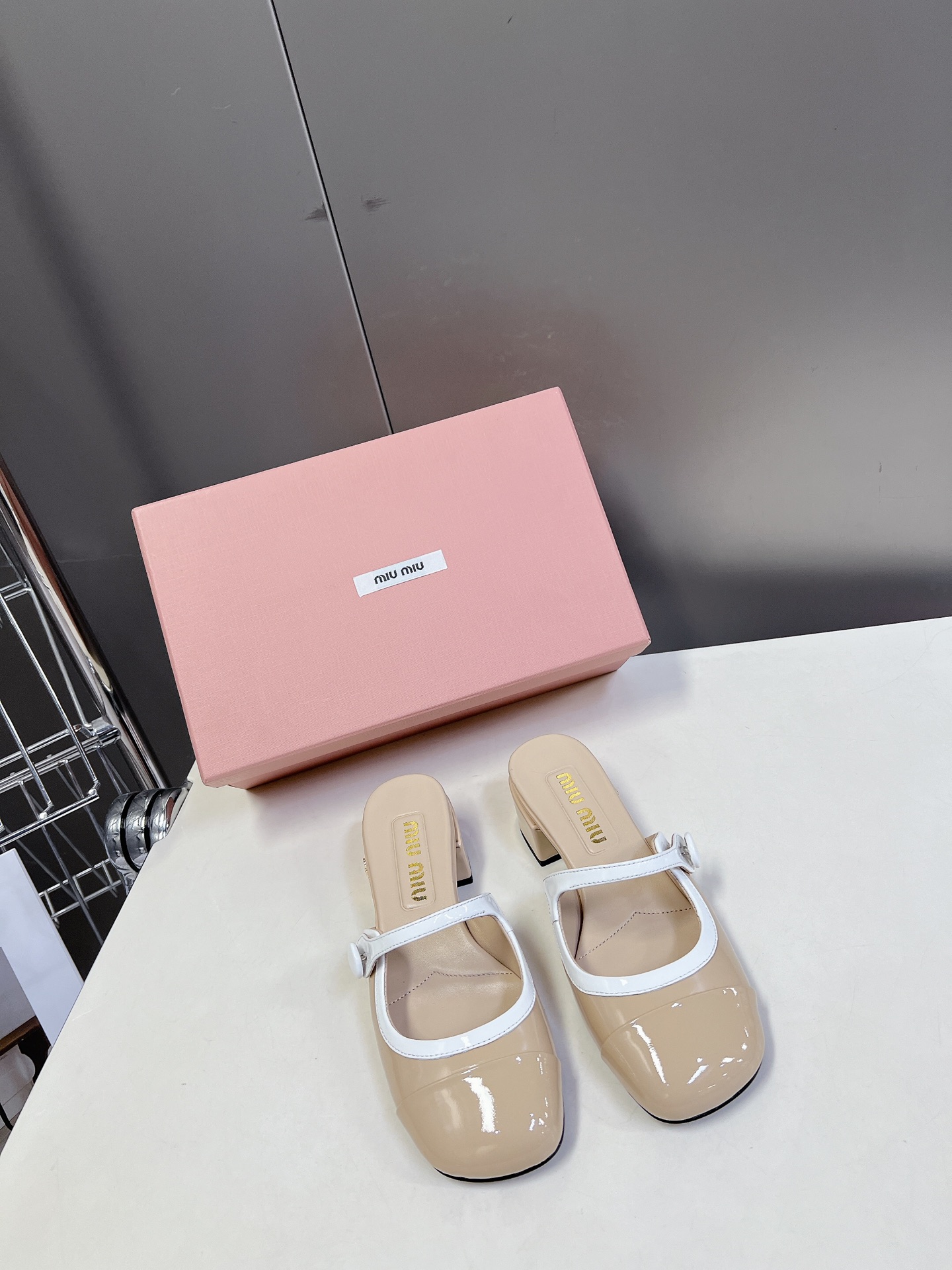 miumiu 미우미우 페이던트 가죽 펌프스 뮬 슬리퍼 샌들 여성 구두 신발