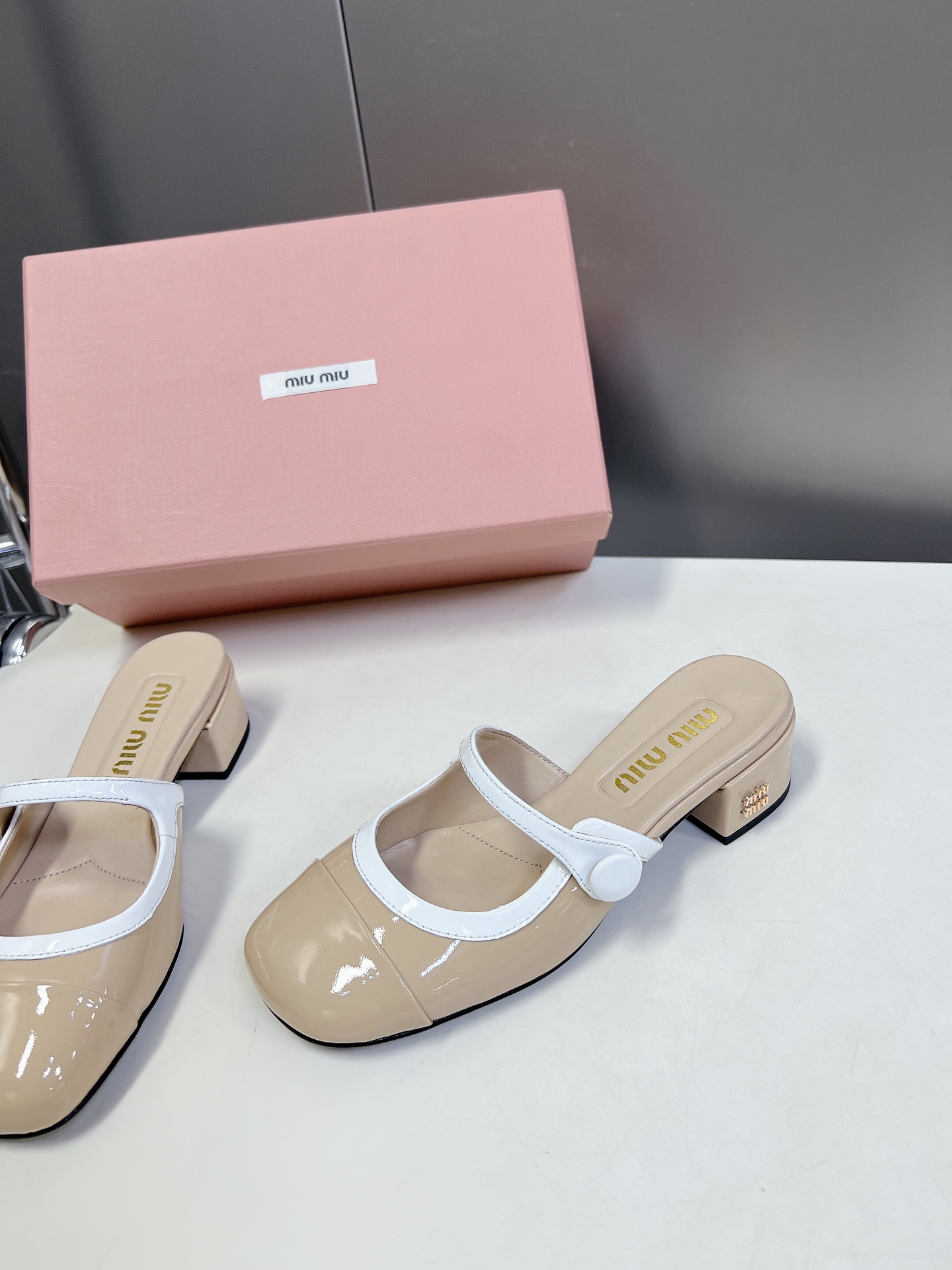 miumiu 미우미우 페이던트 가죽 펌프스 뮬 슬리퍼 샌들 여성 구두 신발