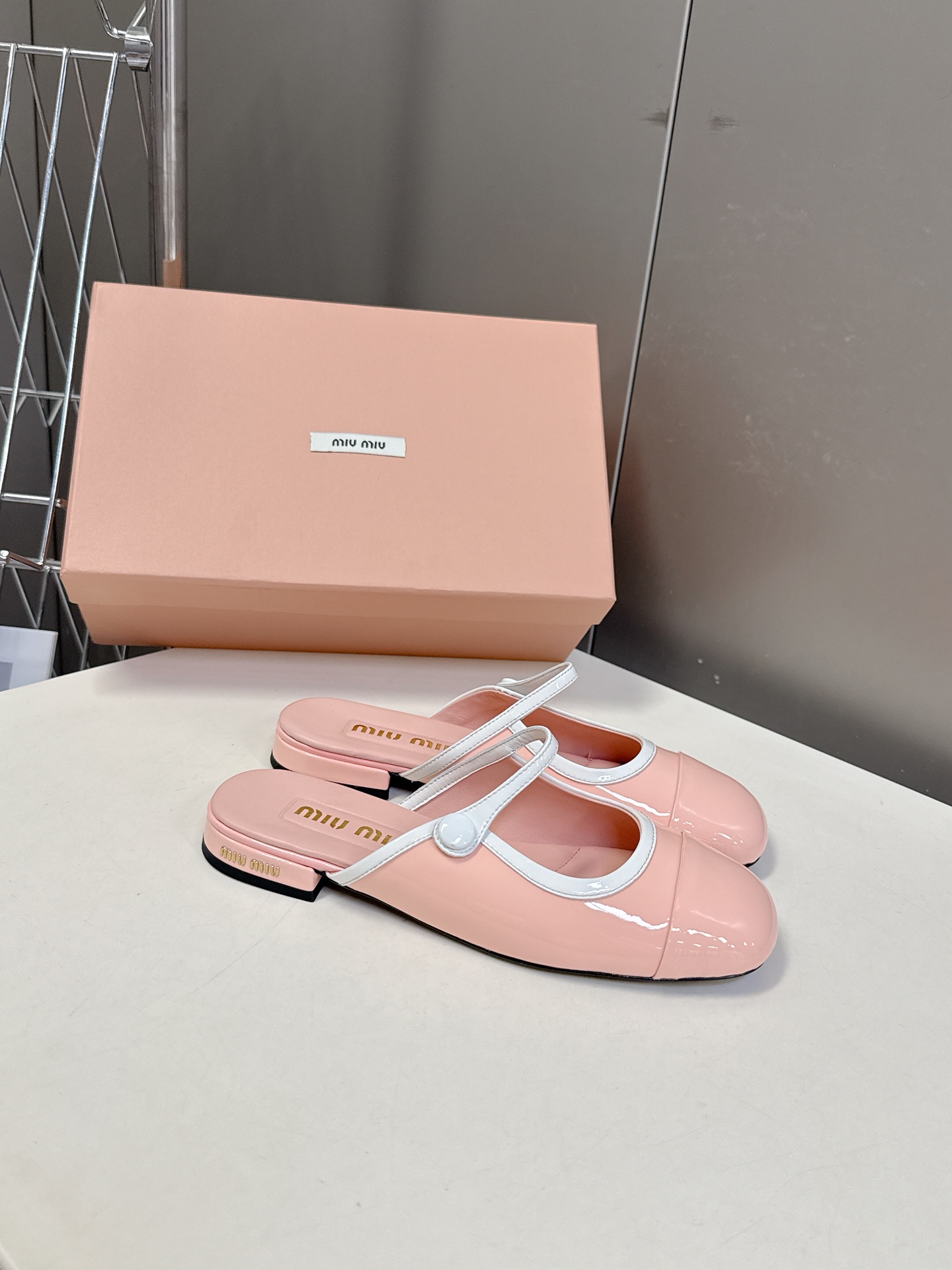 miumiu 미우미우 페이던트 가죽 펌프스 뮬 슬리퍼 샌들 여성 구두 신발