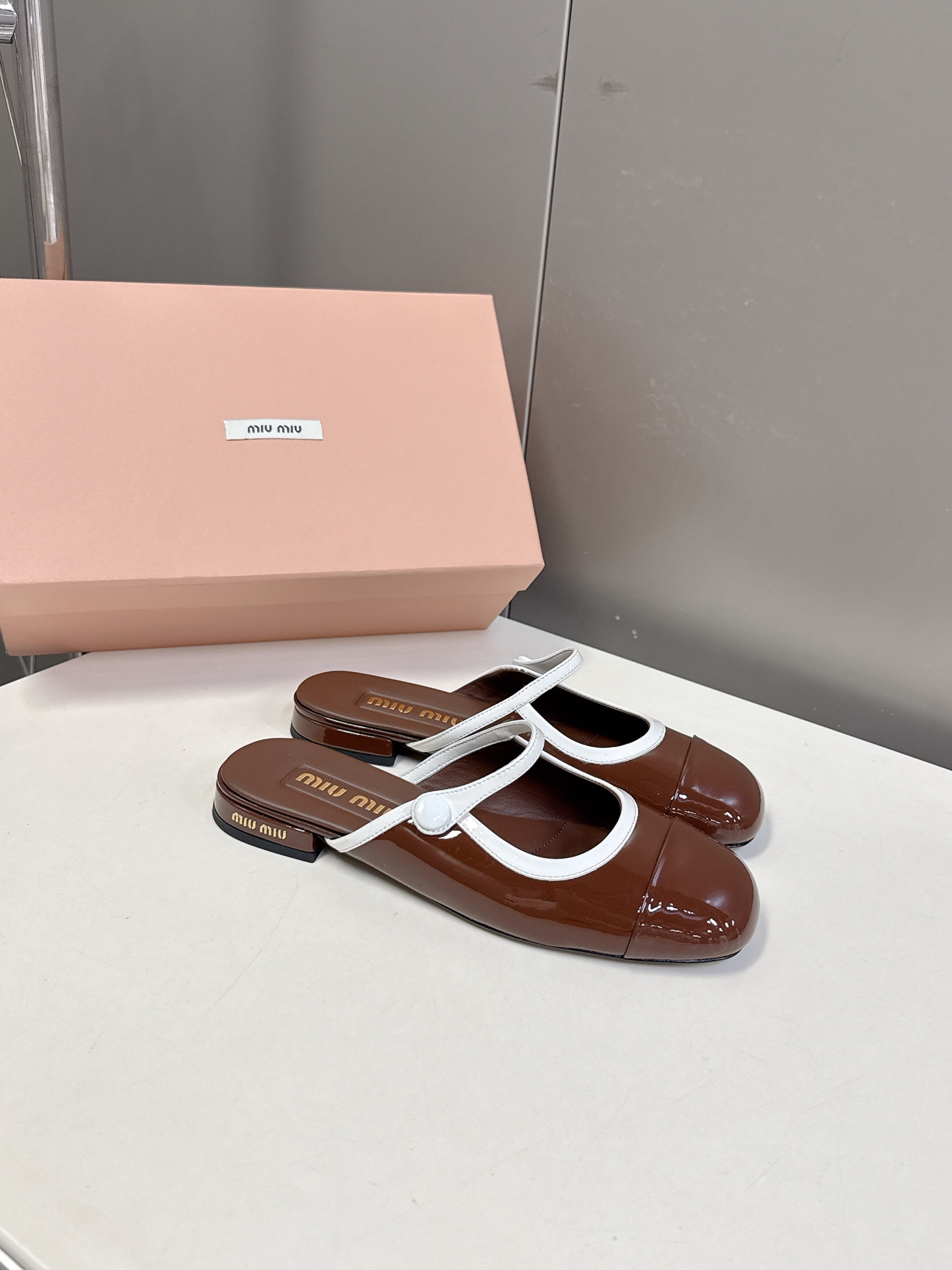 miumiu 미우미우 페이던트 가죽 펌프스 뮬 슬리퍼 샌들 여성 구두 신발