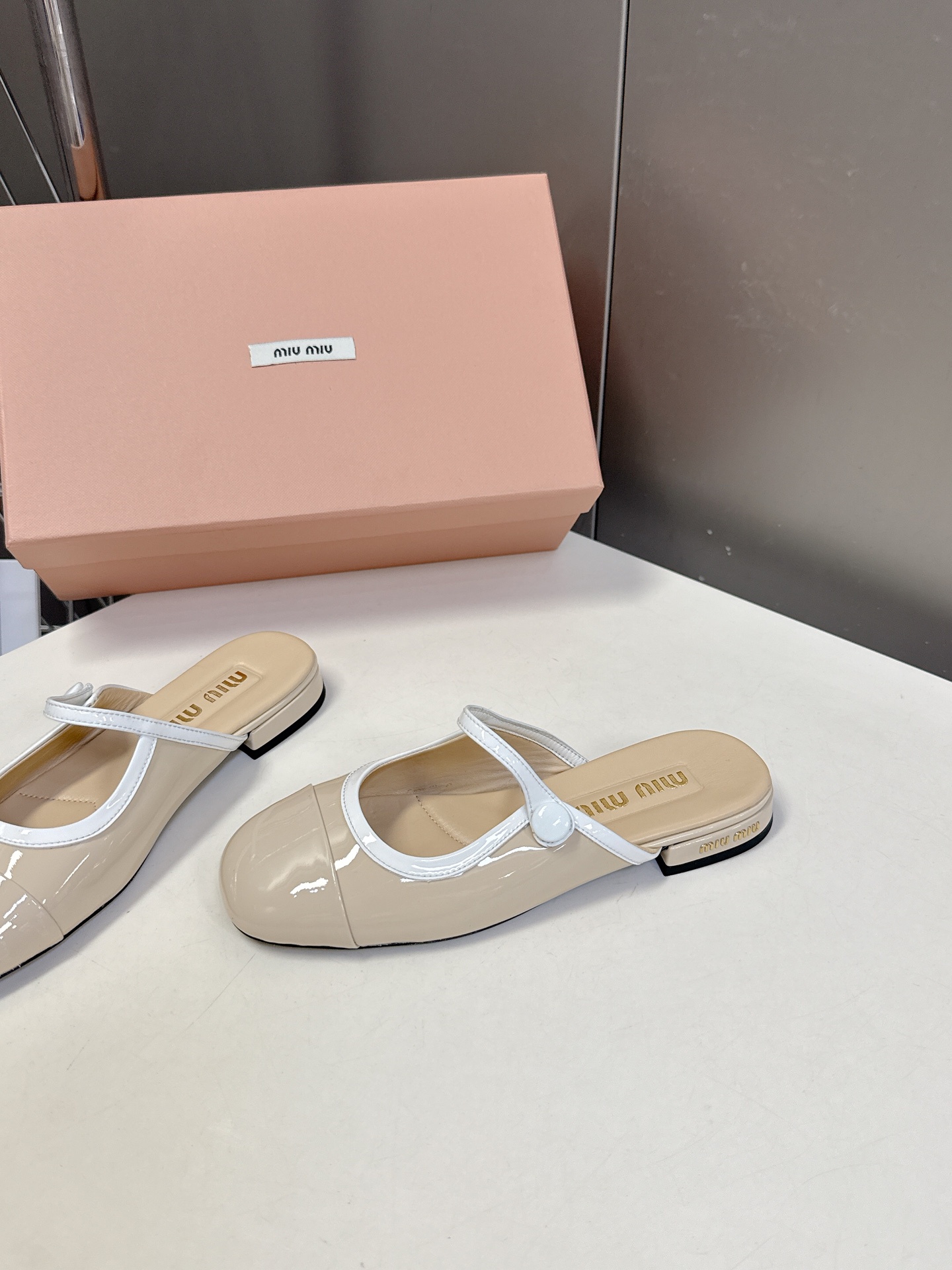 miumiu 미우미우 페이던트 가죽 펌프스 뮬 슬리퍼 샌들 여성 구두 신발