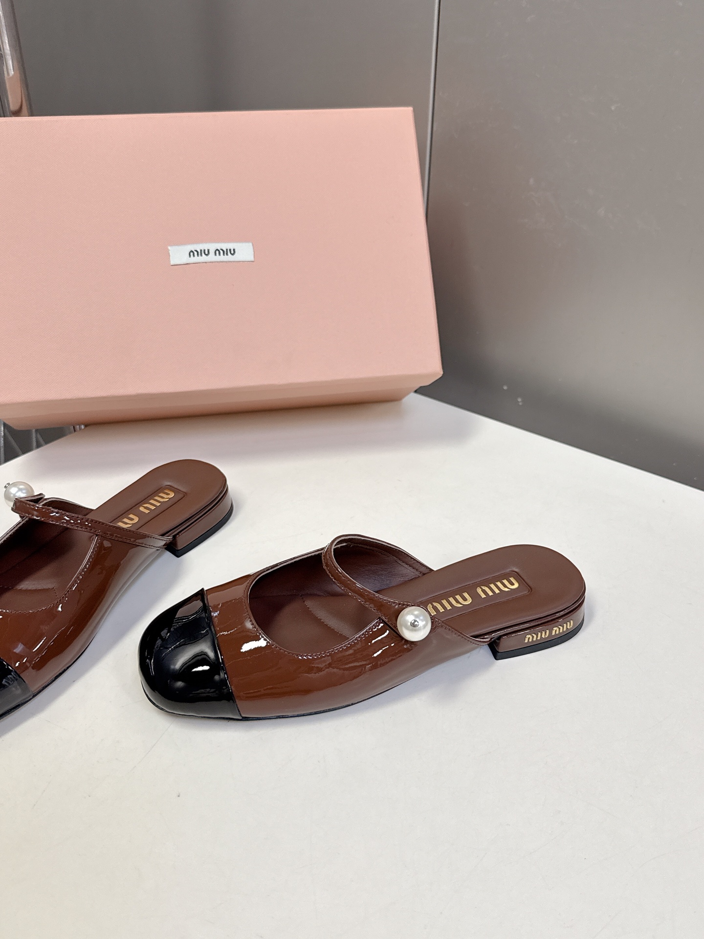 miumiu 미우미우 페이던트 가죽 펌프스 뮬 슬리퍼 샌들 여성 구두 신발