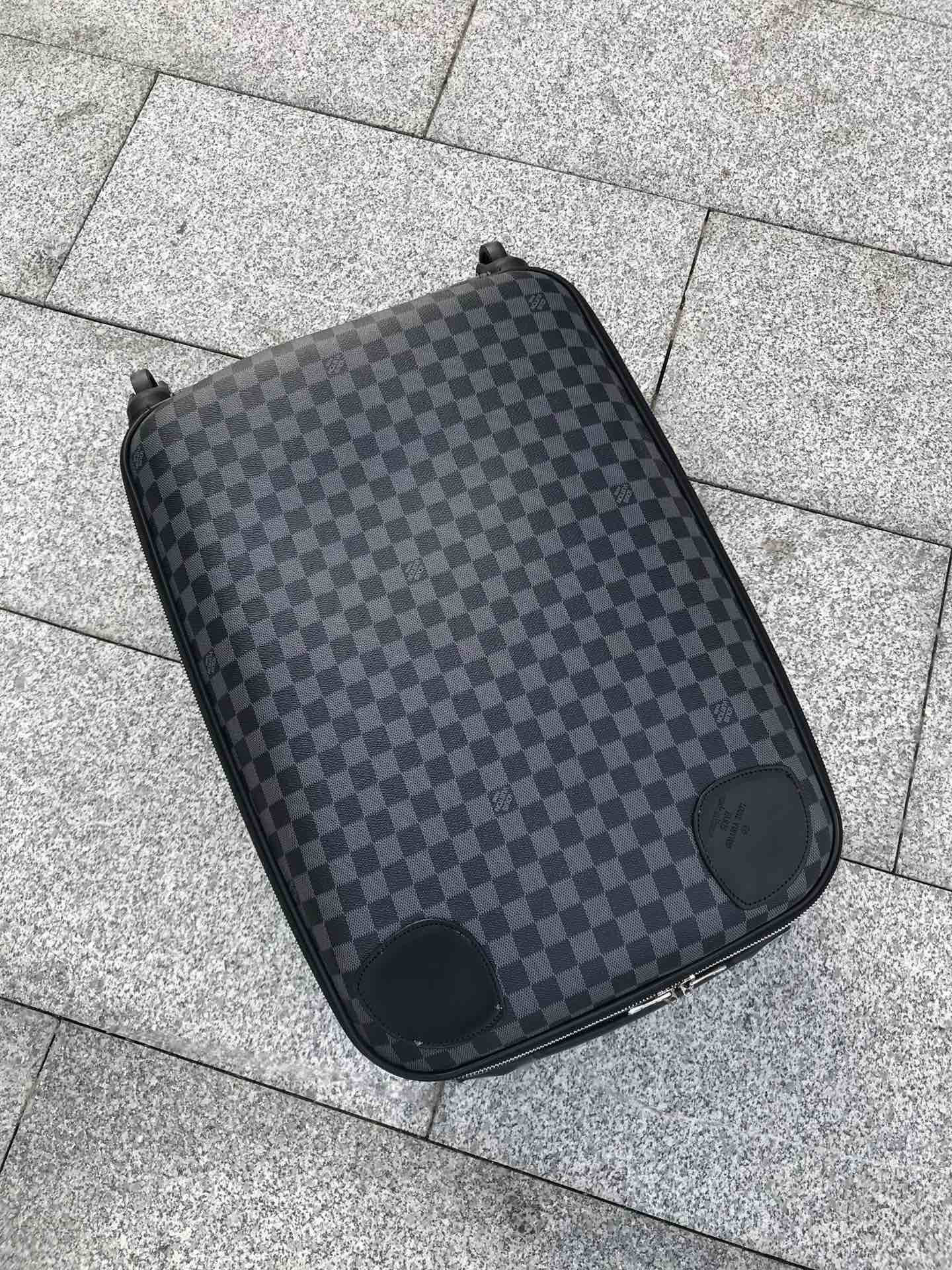 LV 루이비통 캐리어