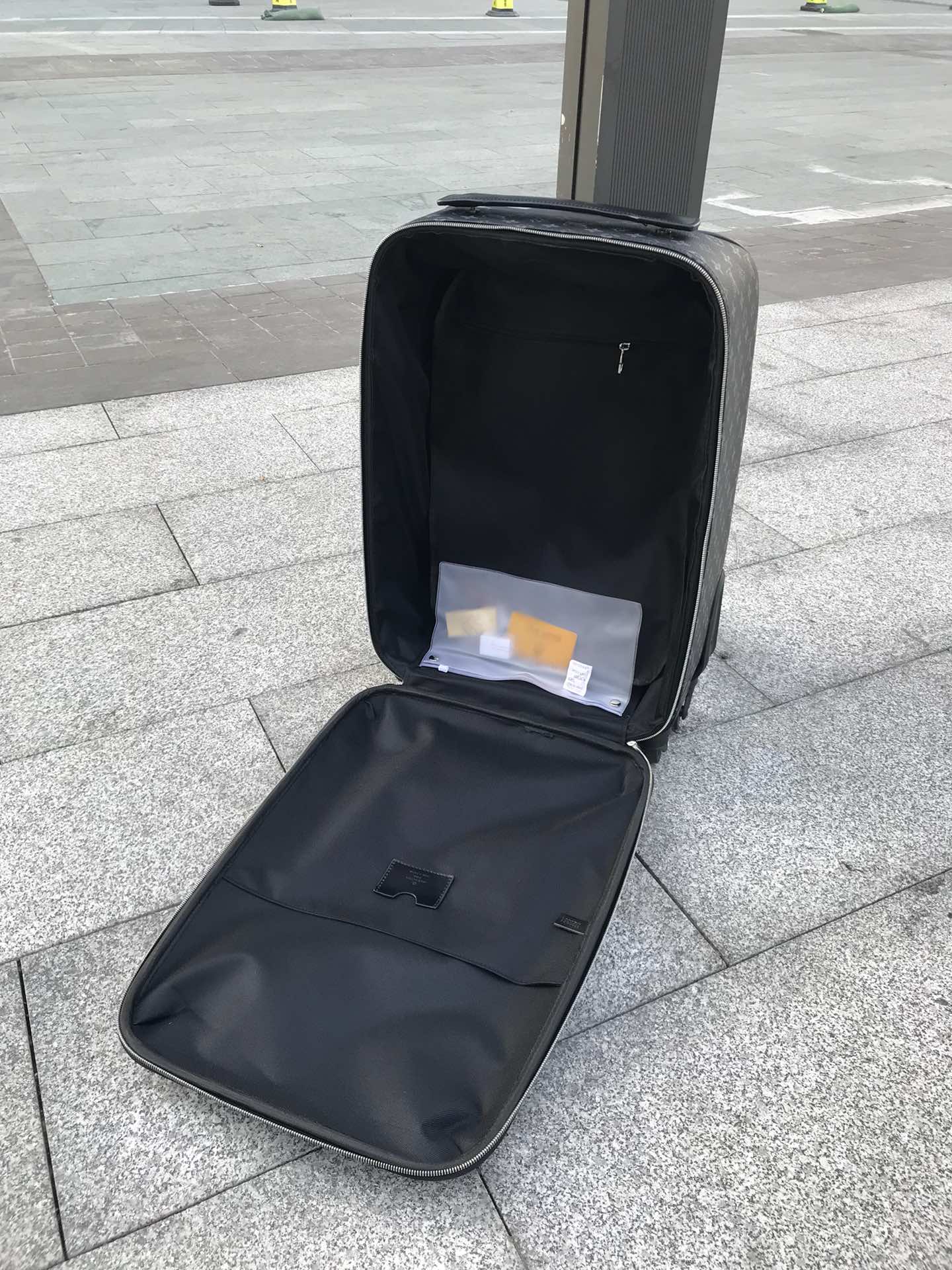 LV 루이비통 캐리어