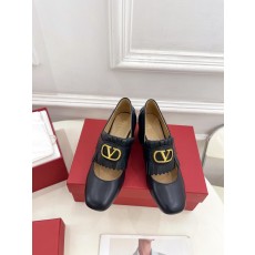 Valentino 발렌티노 V 버클 태슬 펀칭 구두 신발